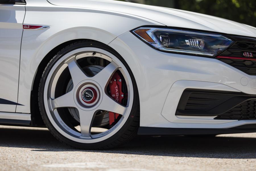Детали экстерьера Volkswagen Jetta GLI Super Touring Concept 2019 года  (фото 3 из 4)